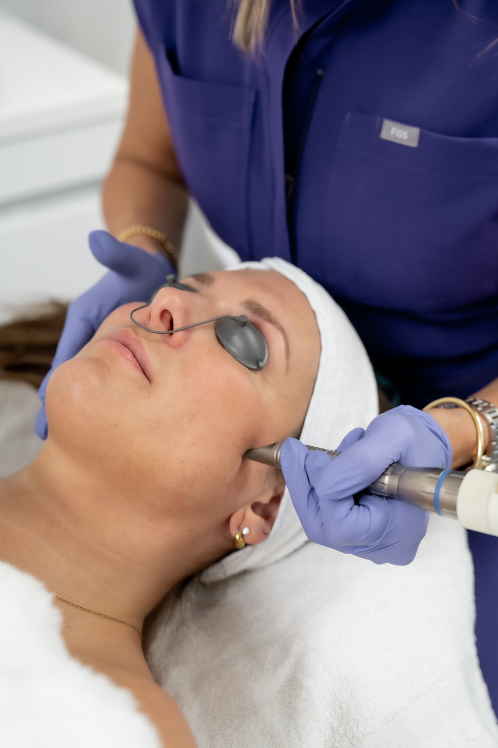 Traitement au laser Fotona chez Dermastructure à Blainville