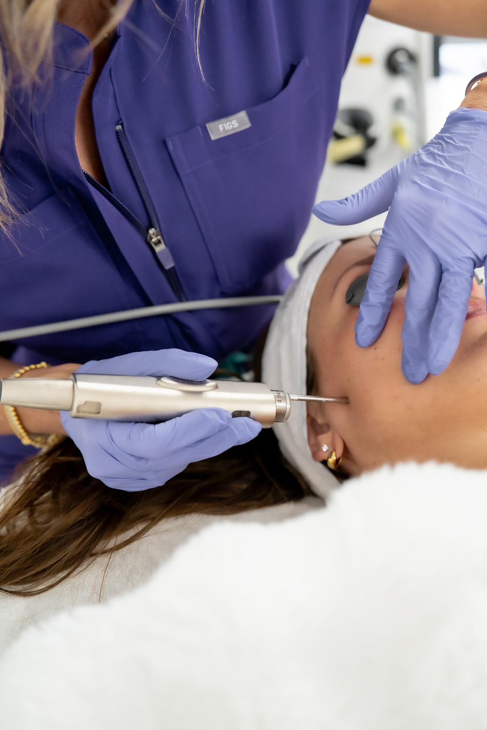 Traitement au laser Fotona chez Dermastructure à Blainville