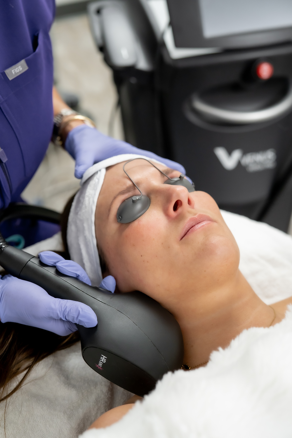 Traitement au laser Fotona chez Dermastructure à Blainville